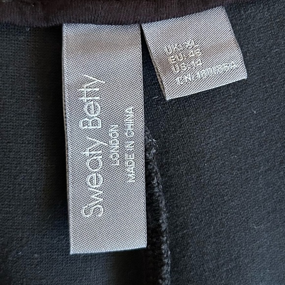 Sweaty Betty Black Pin Tuck Zippered Pockets Yoga Pants, size 14 - Picture 8 of 11